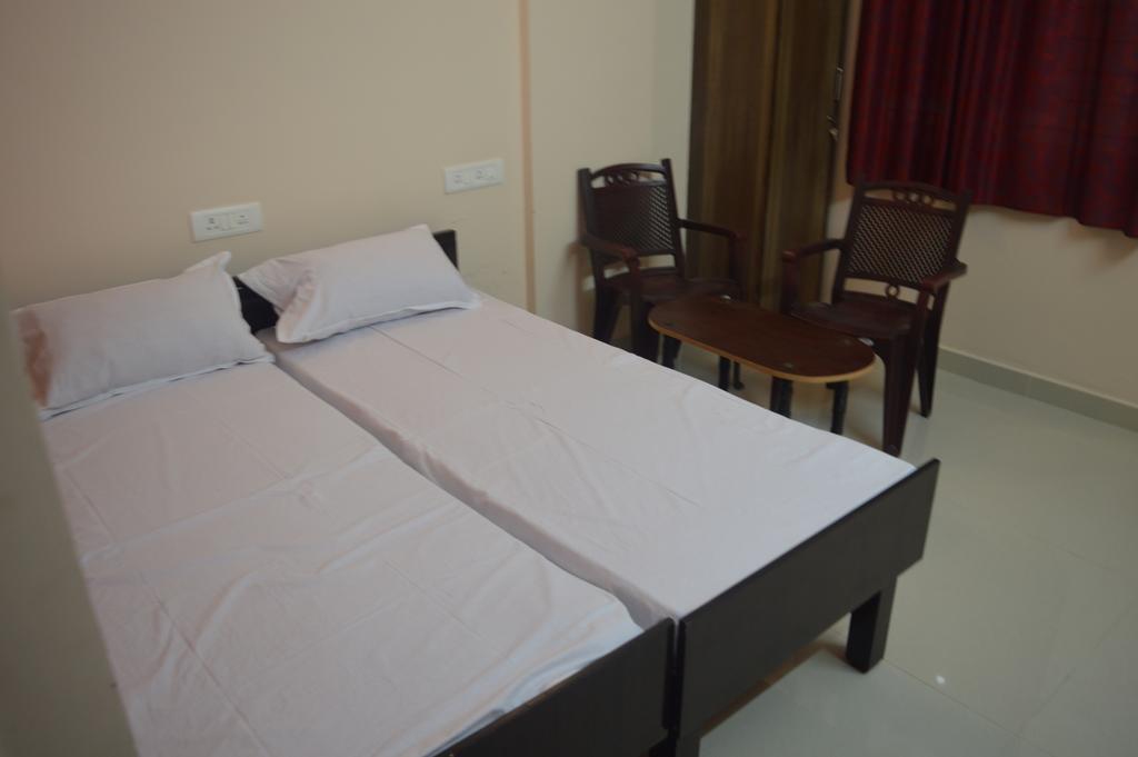 Sri Balaji Guest House Bangalore Exterior photo