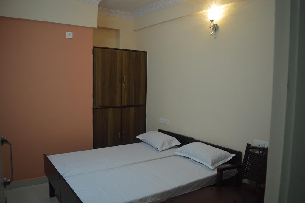 Sri Balaji Guest House Bangalore Exterior photo