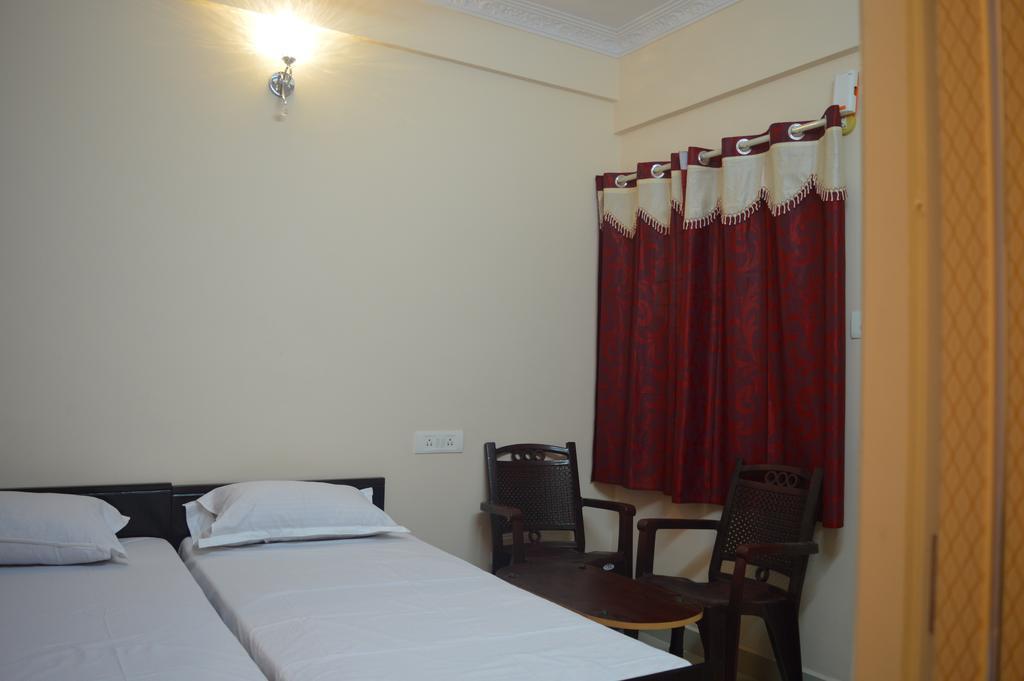 Sri Balaji Guest House Bangalore Exterior photo