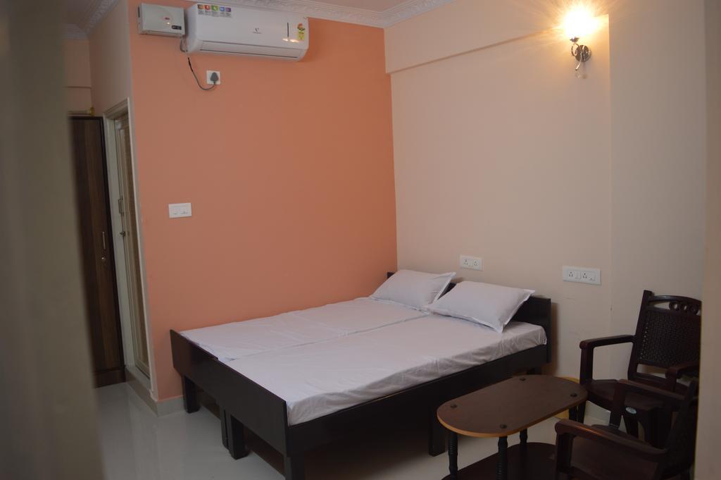 Sri Balaji Guest House Bangalore Exterior photo