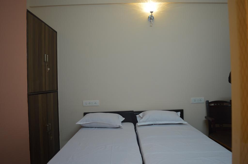 Sri Balaji Guest House Bangalore Exterior photo