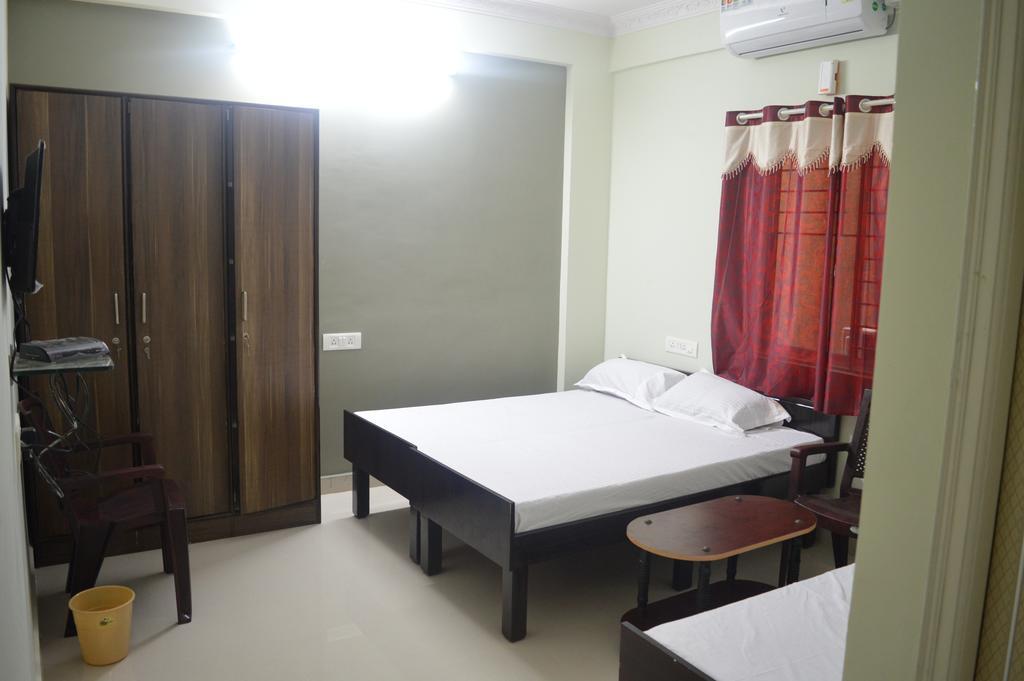 Sri Balaji Guest House Bangalore Exterior photo