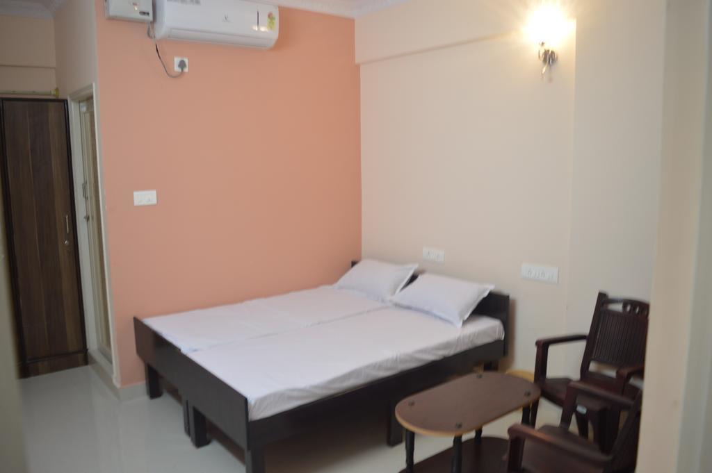 Sri Balaji Guest House Bangalore Exterior photo