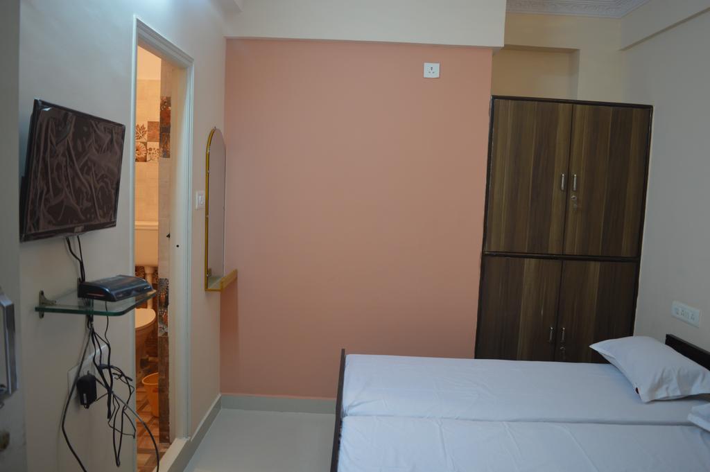 Sri Balaji Guest House Bangalore Exterior photo
