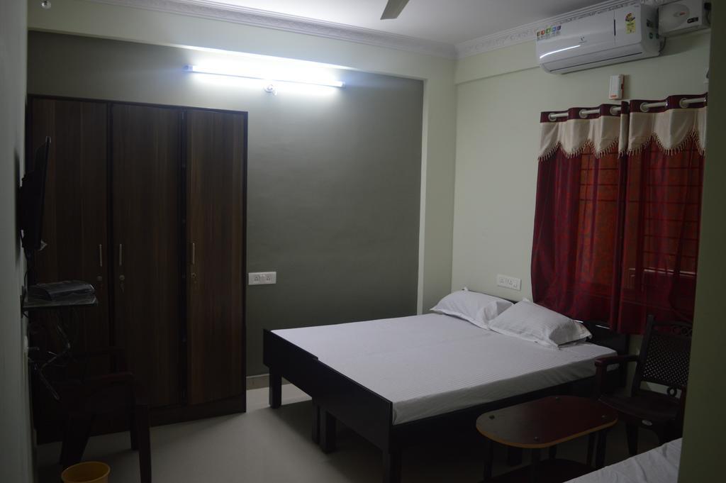 Sri Balaji Guest House Bangalore Exterior photo