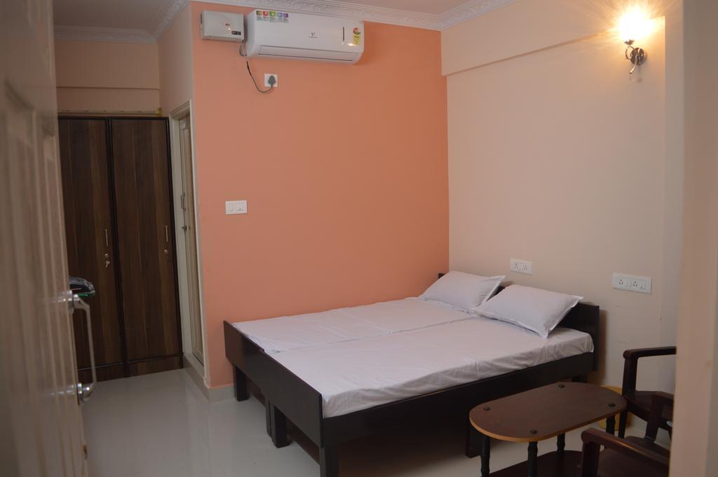 Sri Balaji Guest House Bangalore Exterior photo